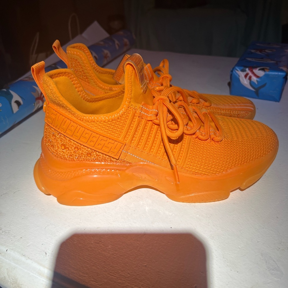 Women’s sneakers